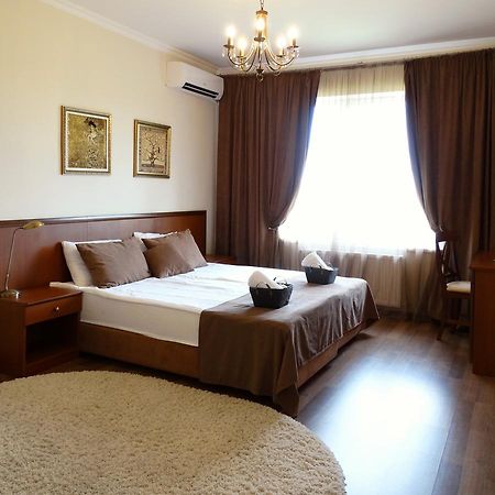 Henry Ford Mini Hotel 敖德萨 外观 照片