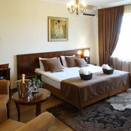 Henry Ford Mini Hotel 敖德萨 外观 照片