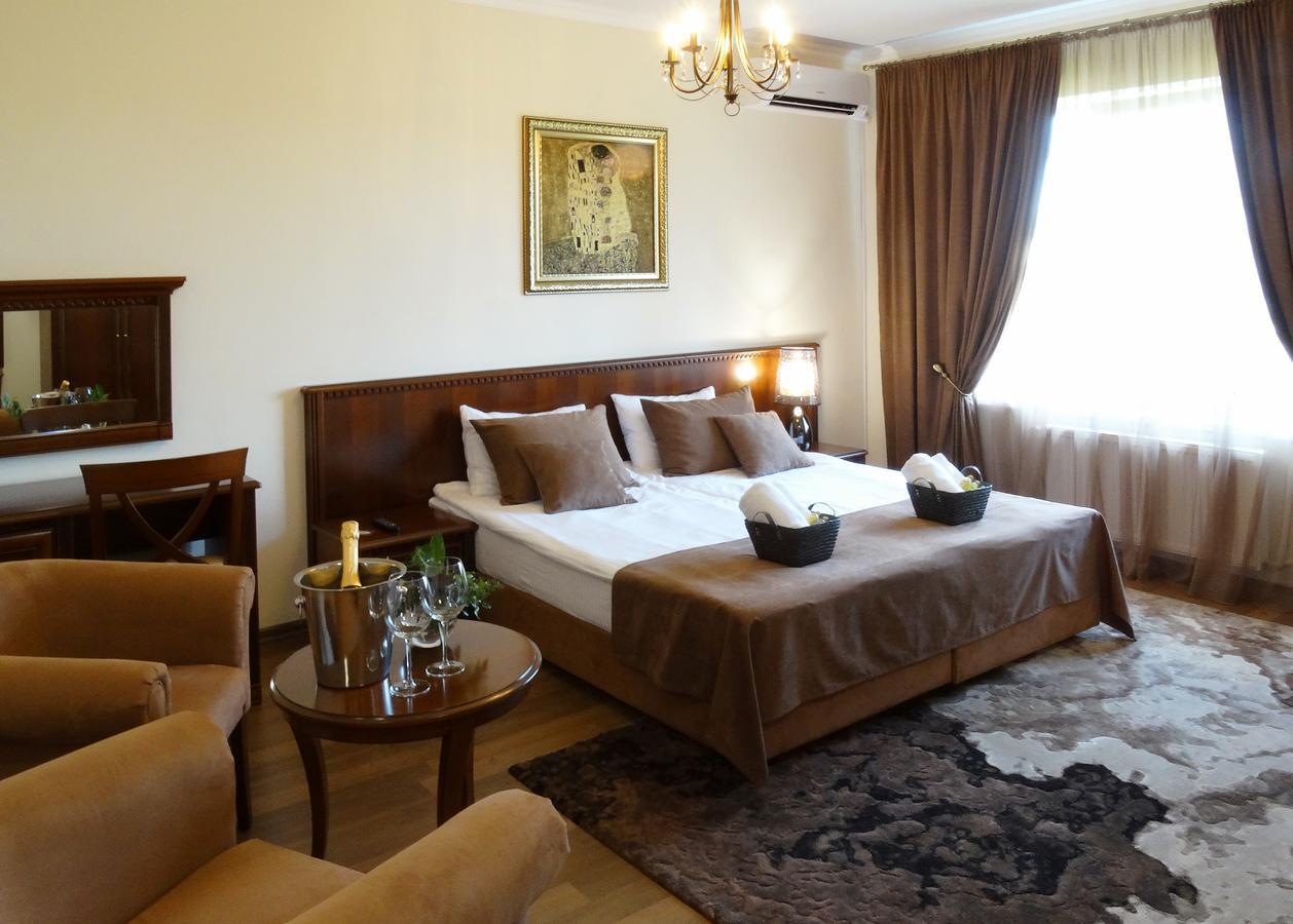 Henry Ford Mini Hotel 敖德萨 外观 照片